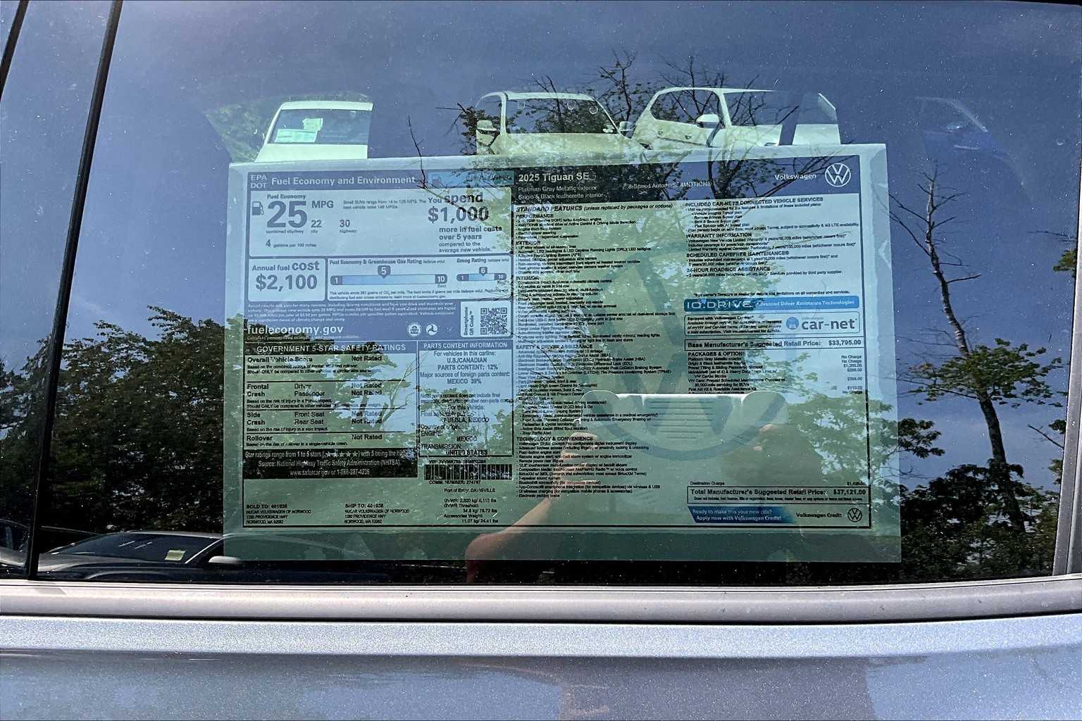 2025 Volkswagen Tiguan SE - Photo 17