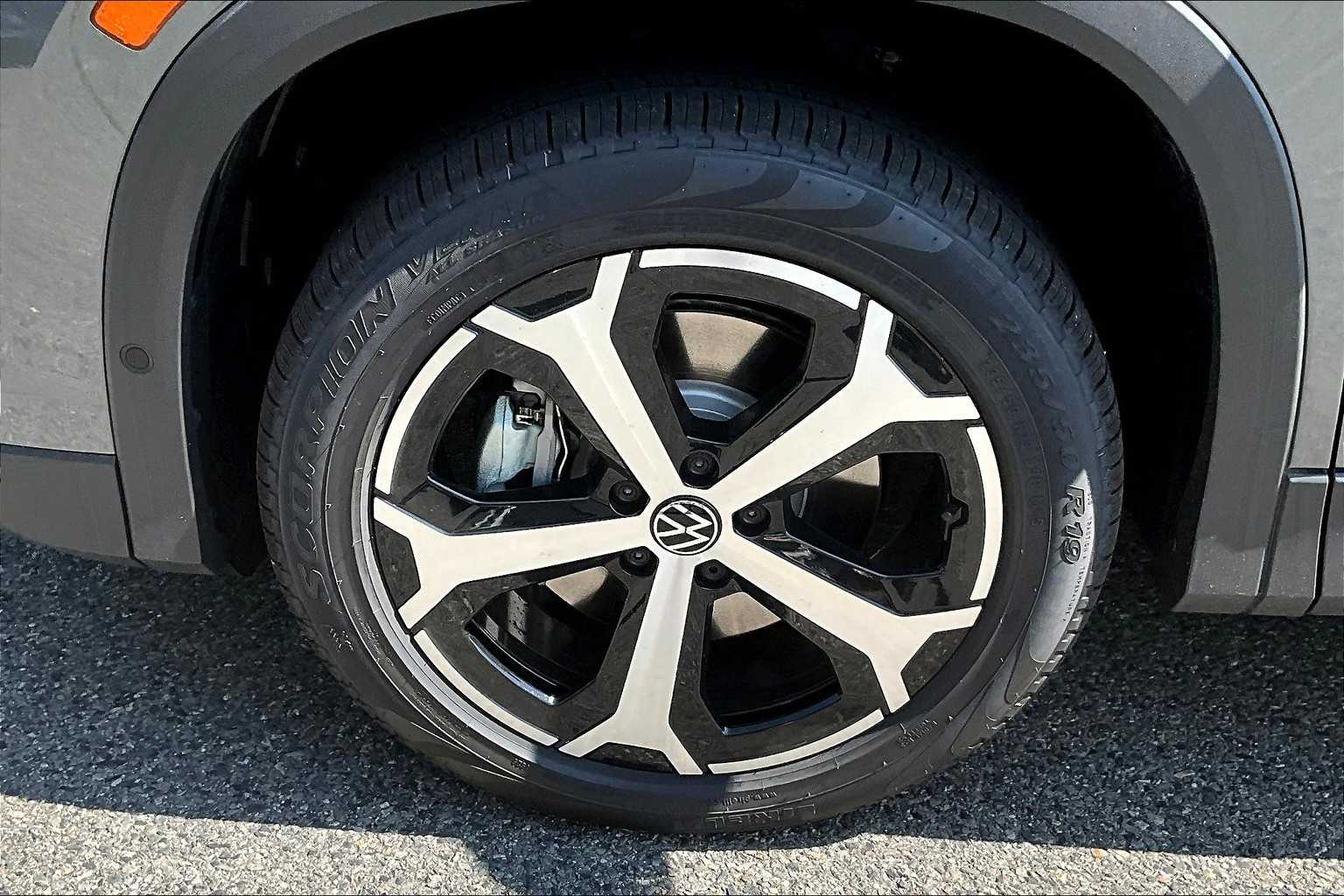 2025 Volkswagen Tiguan SE - Photo 8
