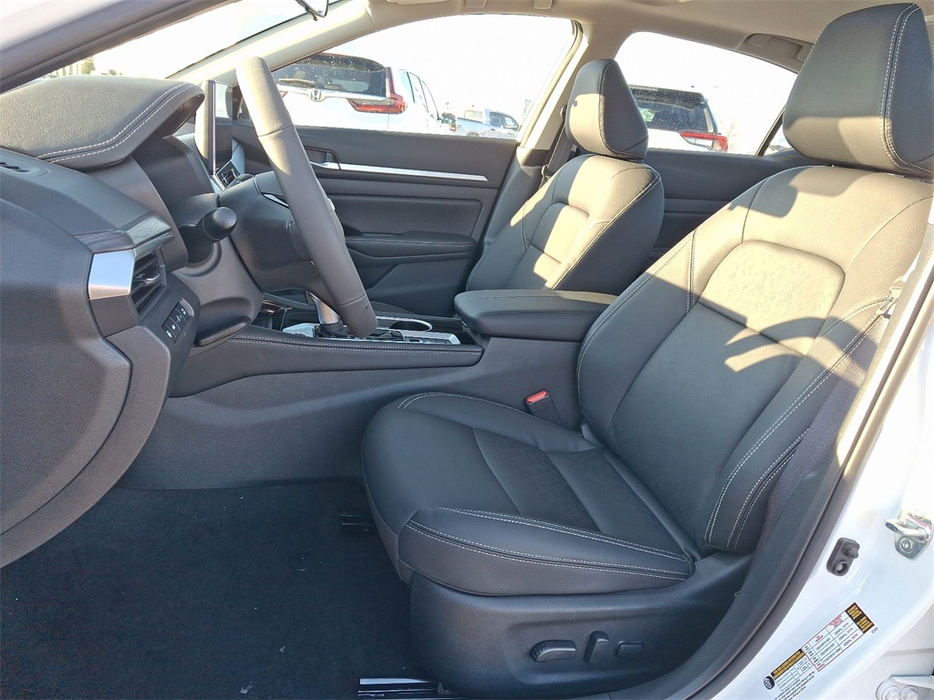 2025 Nissan Altima 2.5 SL - Photo 9