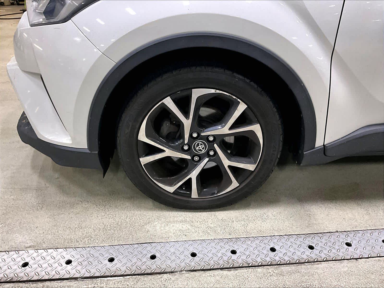 2019 Toyota C-HR XLE - Photo 4