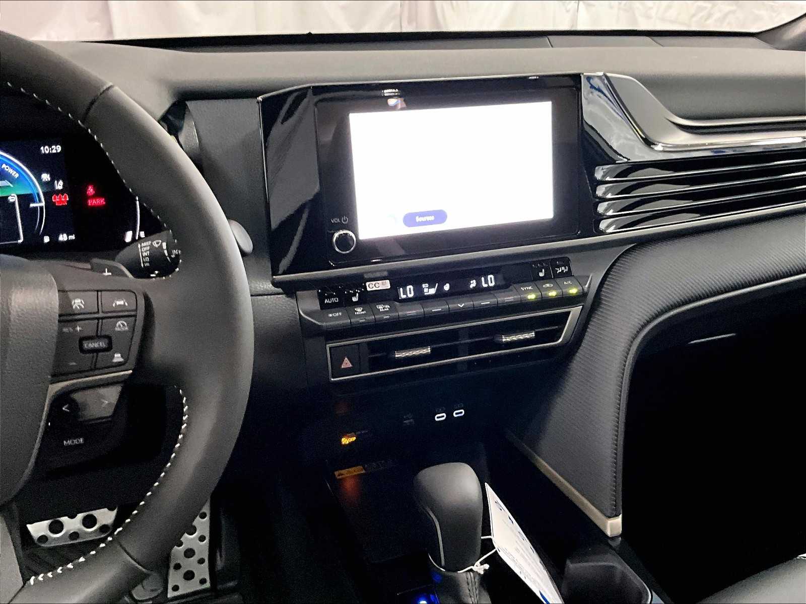 2025 Toyota Camry SE - Photo 13