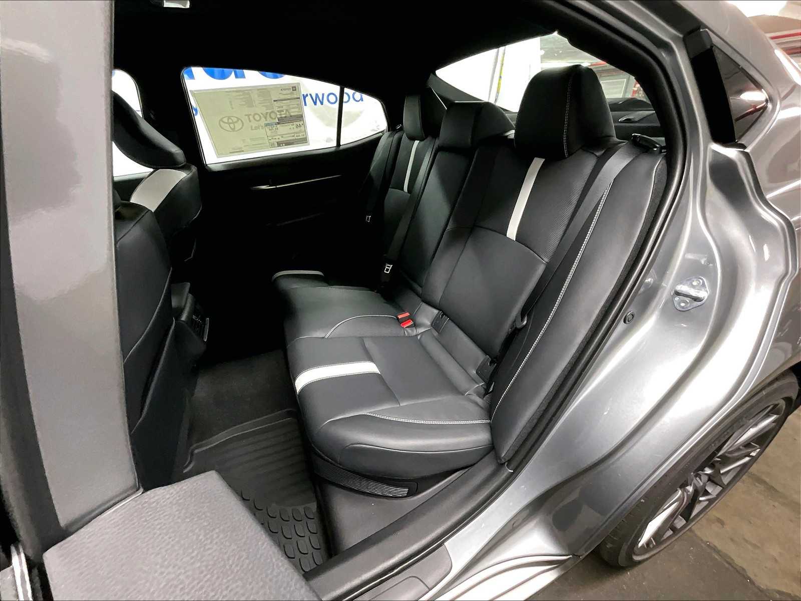 2025 Toyota Camry SE - Photo 15