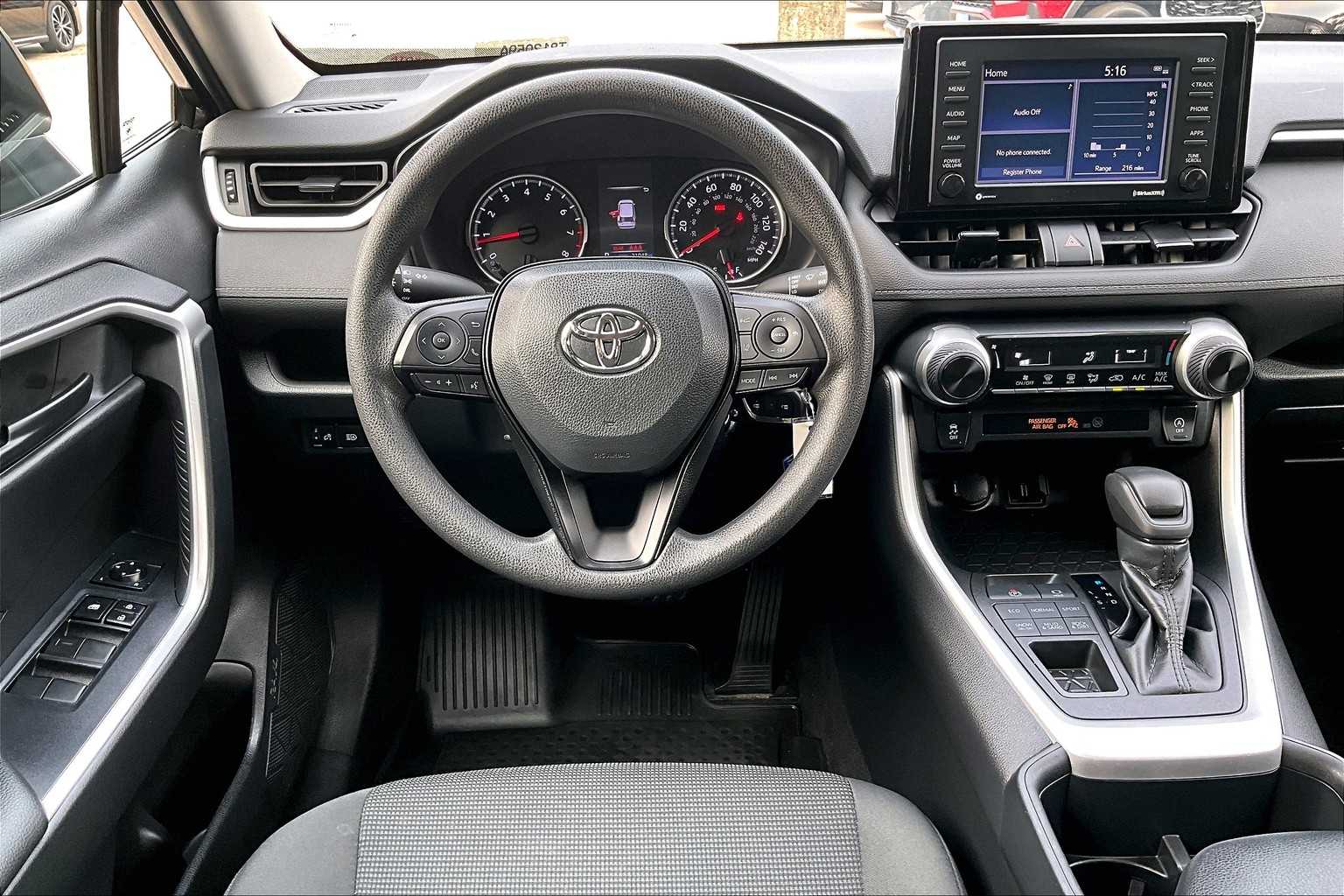 2022 Toyota RAV4 LE - Photo 17