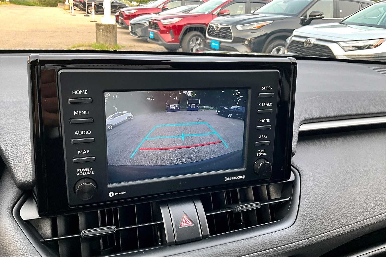 2022 Toyota RAV4 LE - Photo 19