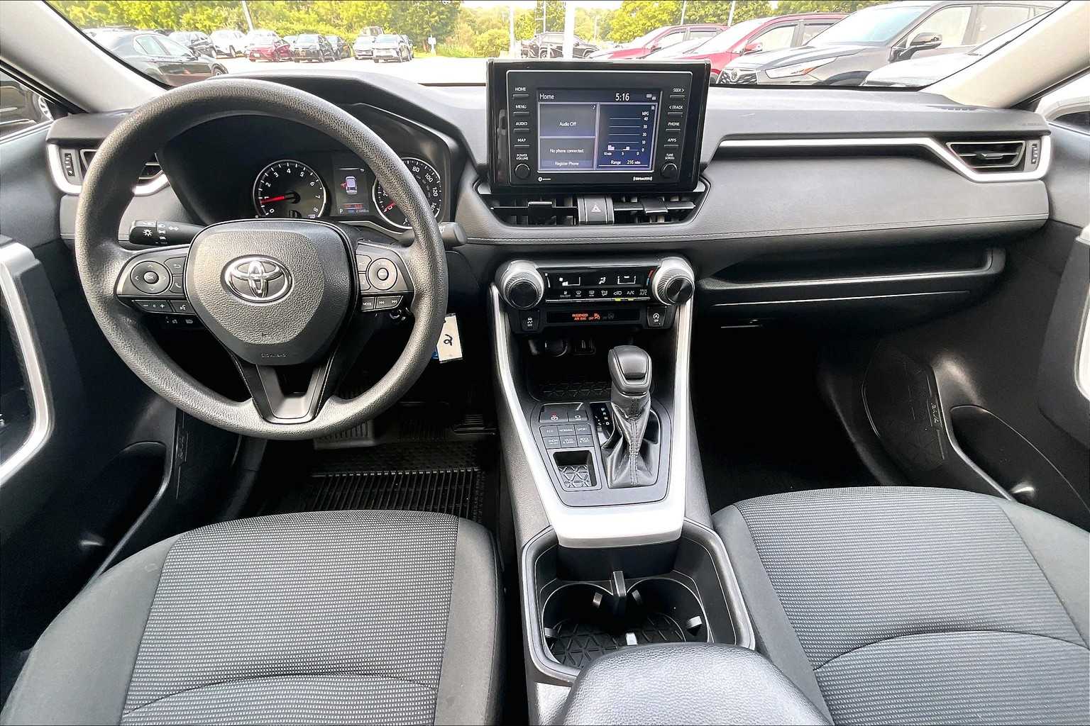 2022 Toyota RAV4 LE - Photo 21