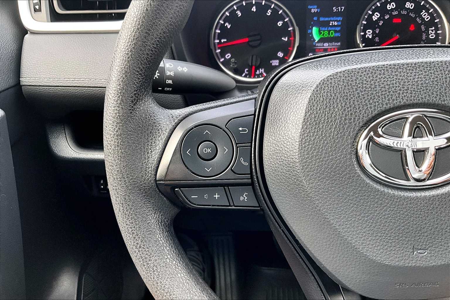 2022 Toyota RAV4 LE - Photo 22