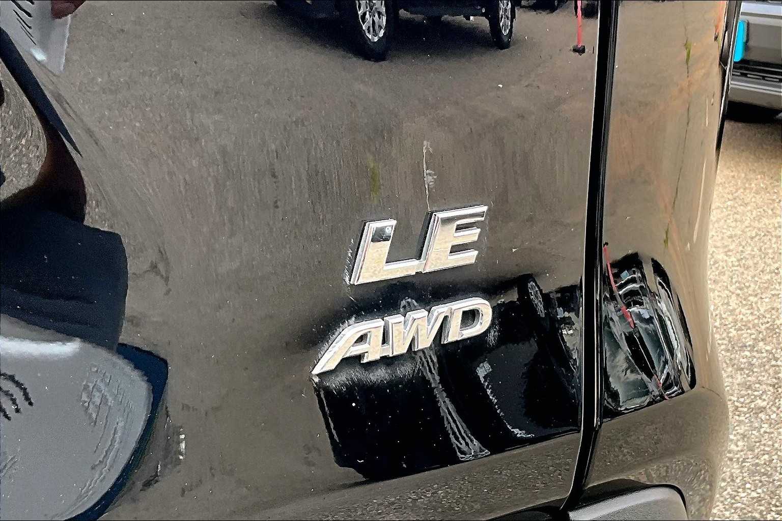 2022 Toyota RAV4 LE - Photo 28