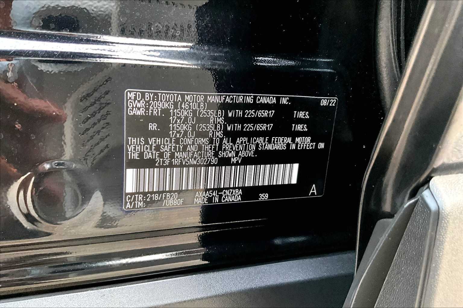 2022 Toyota RAV4 LE - Photo 34
