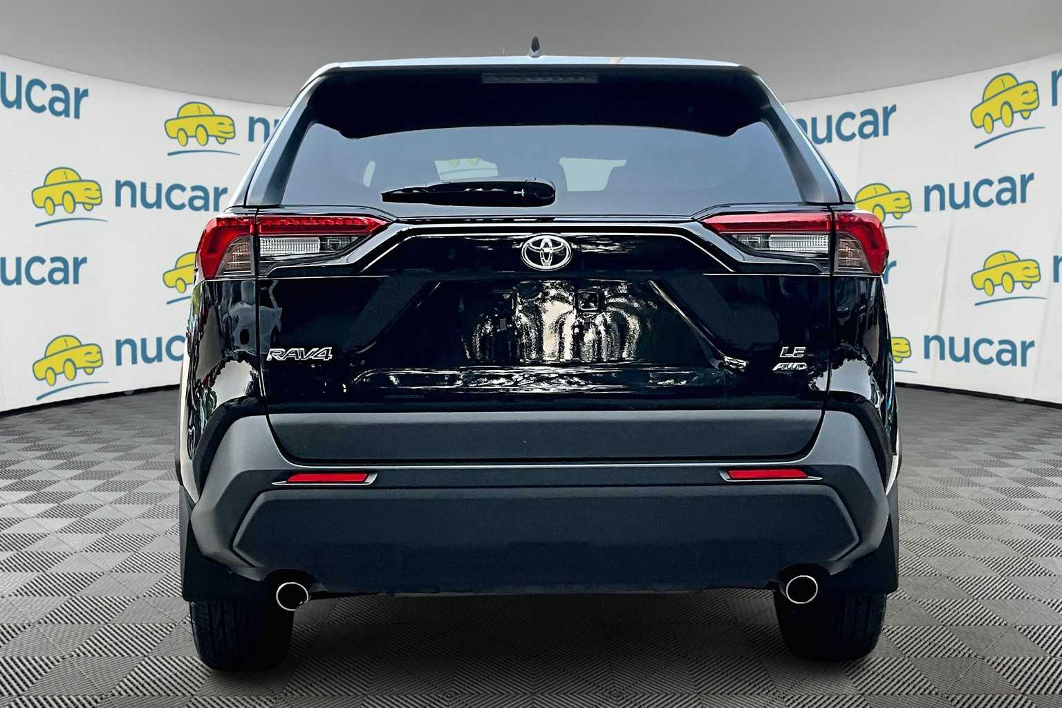 2022 Toyota RAV4 LE - Photo 5