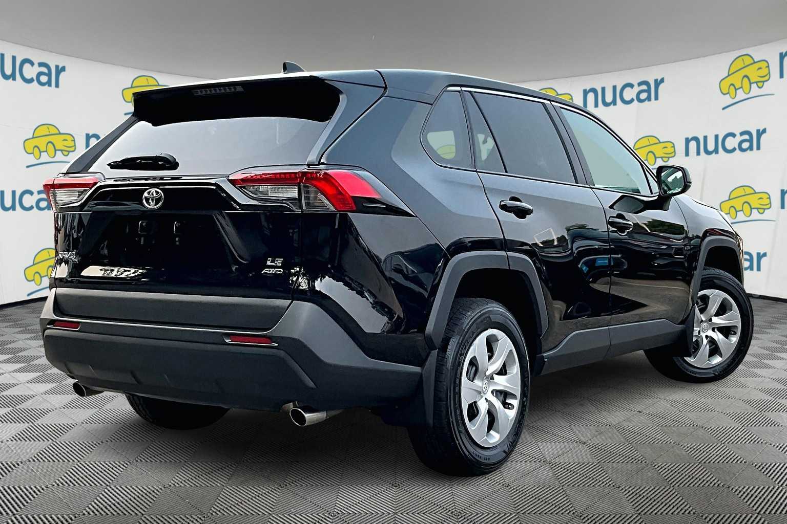 2022 Toyota RAV4 LE - Photo 6