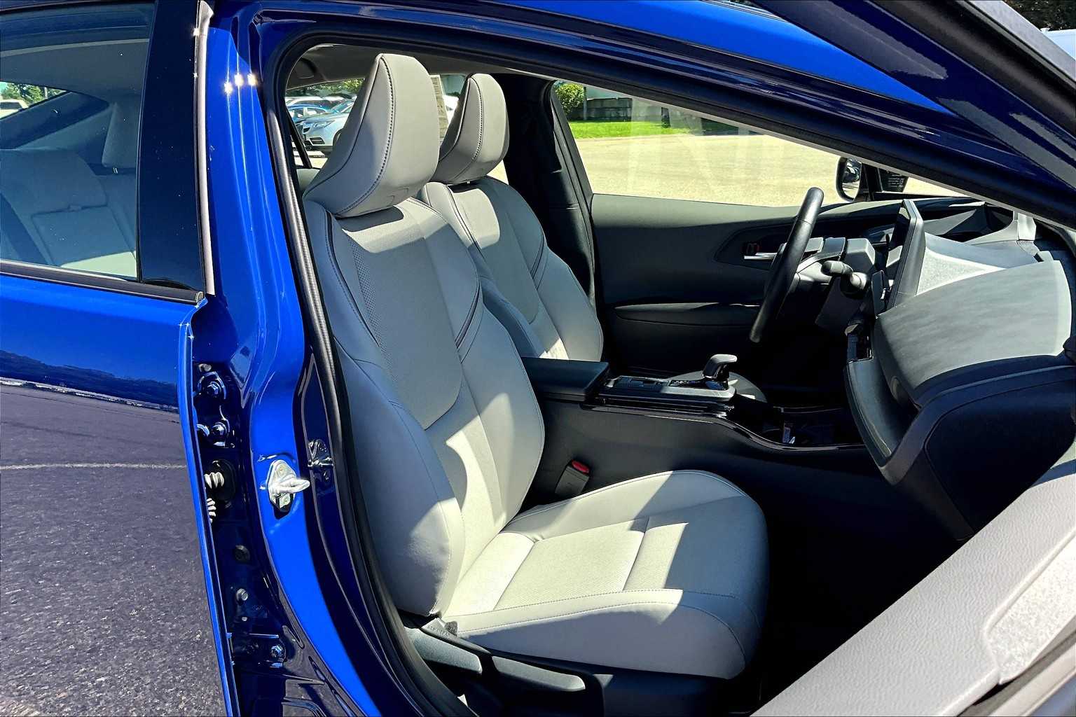 2024 Toyota Prius XLE - Photo 11