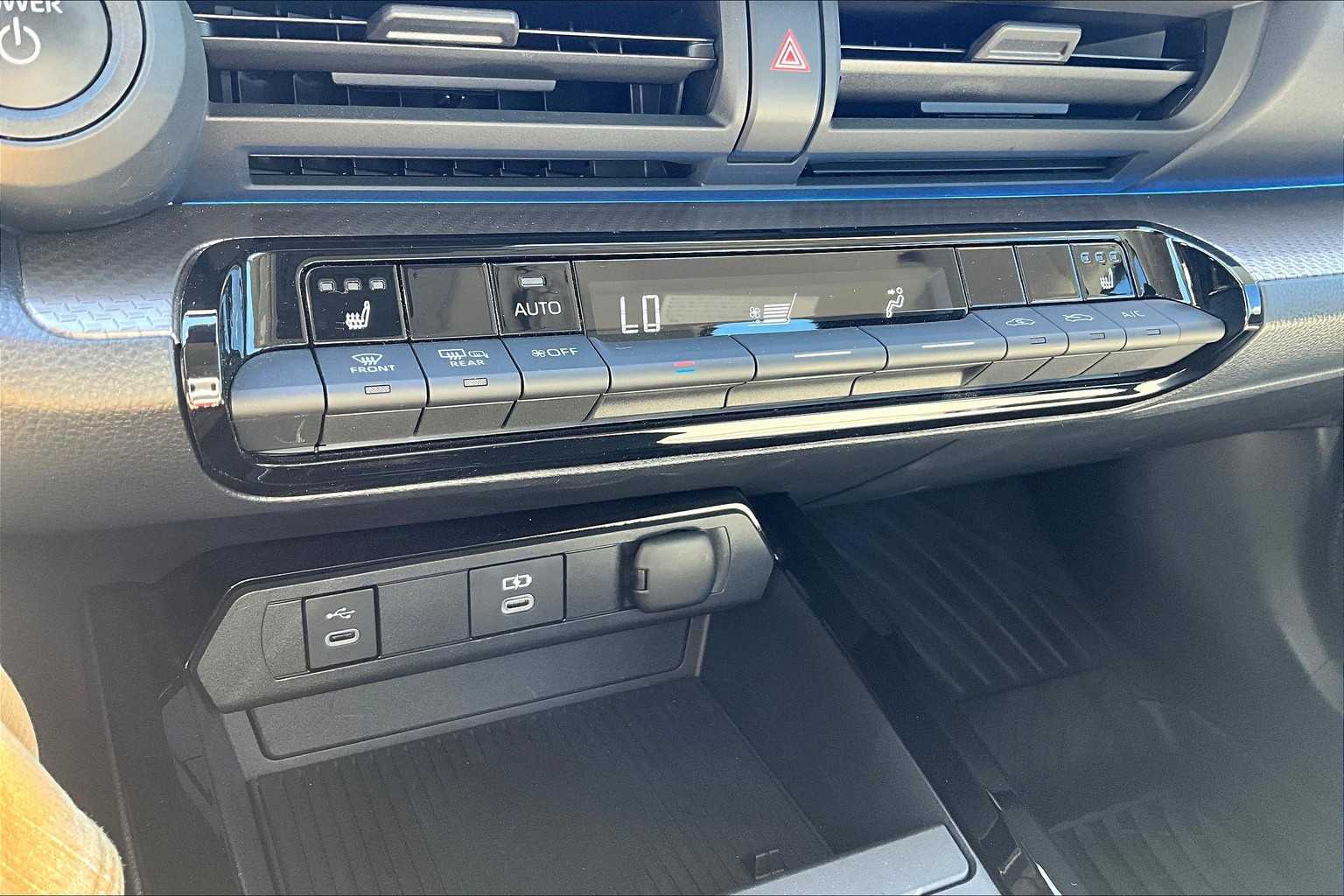 2024 Toyota Prius XLE - Photo 26
