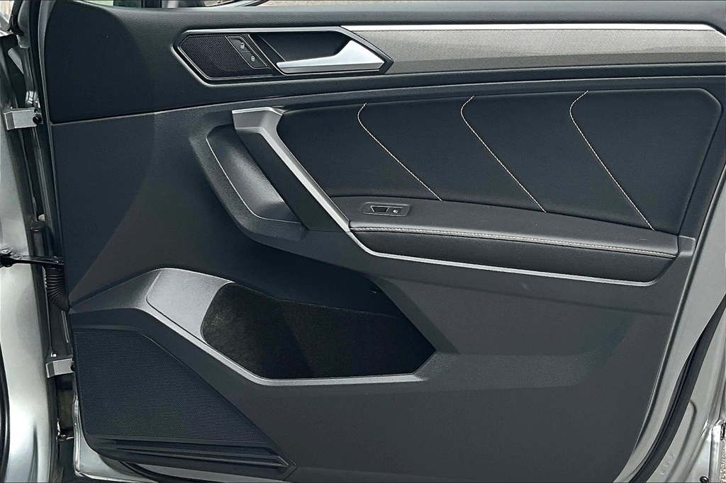 2022 Volkswagen Tiguan 2.0T SE R-Line Black - Photo 12