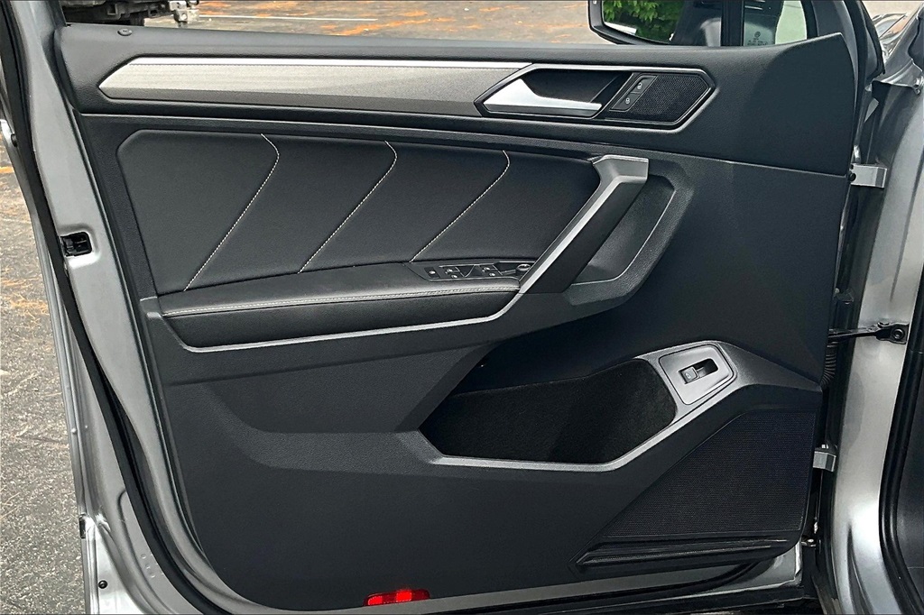 2022 Volkswagen Tiguan 2.0T SE R-Line Black - Photo 9