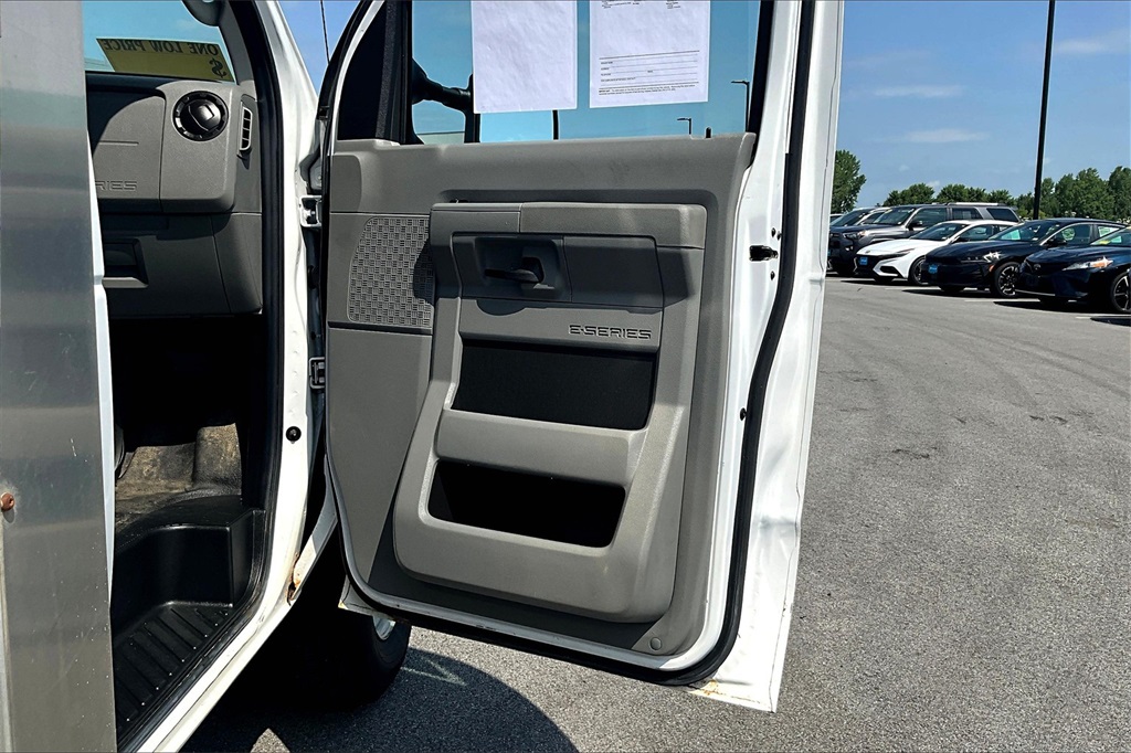 2018 Ford E-350SD Base - Photo 12