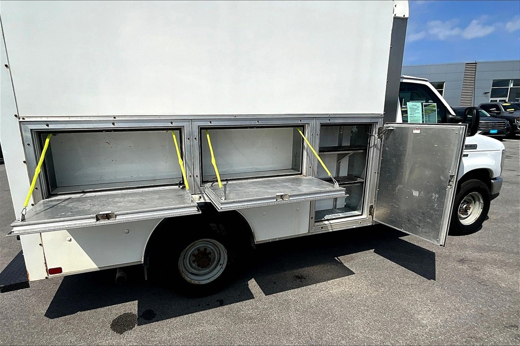 2018 Ford E-350SD Base - Photo 16