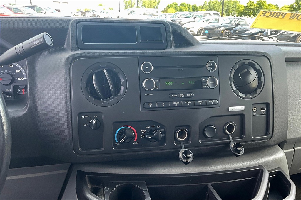 2018 Ford E-350SD Base - Photo 18