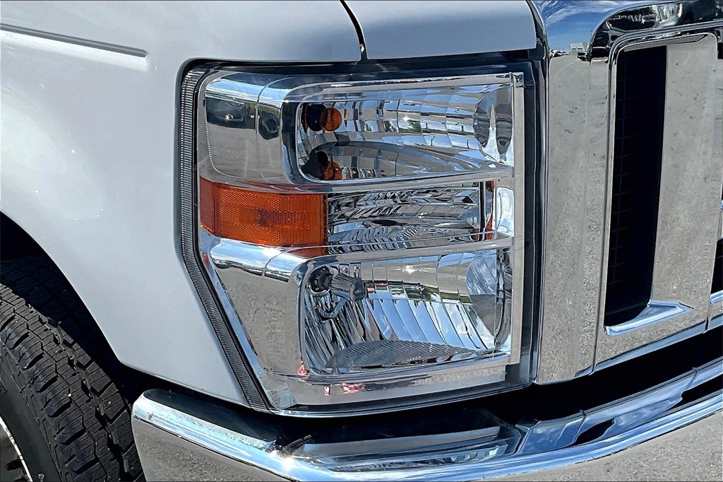 2018 Ford E-350SD Base - Photo 32