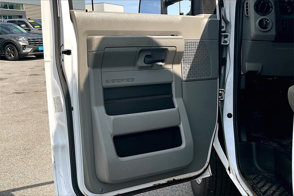 2018 Ford E-350SD Base - Photo 9