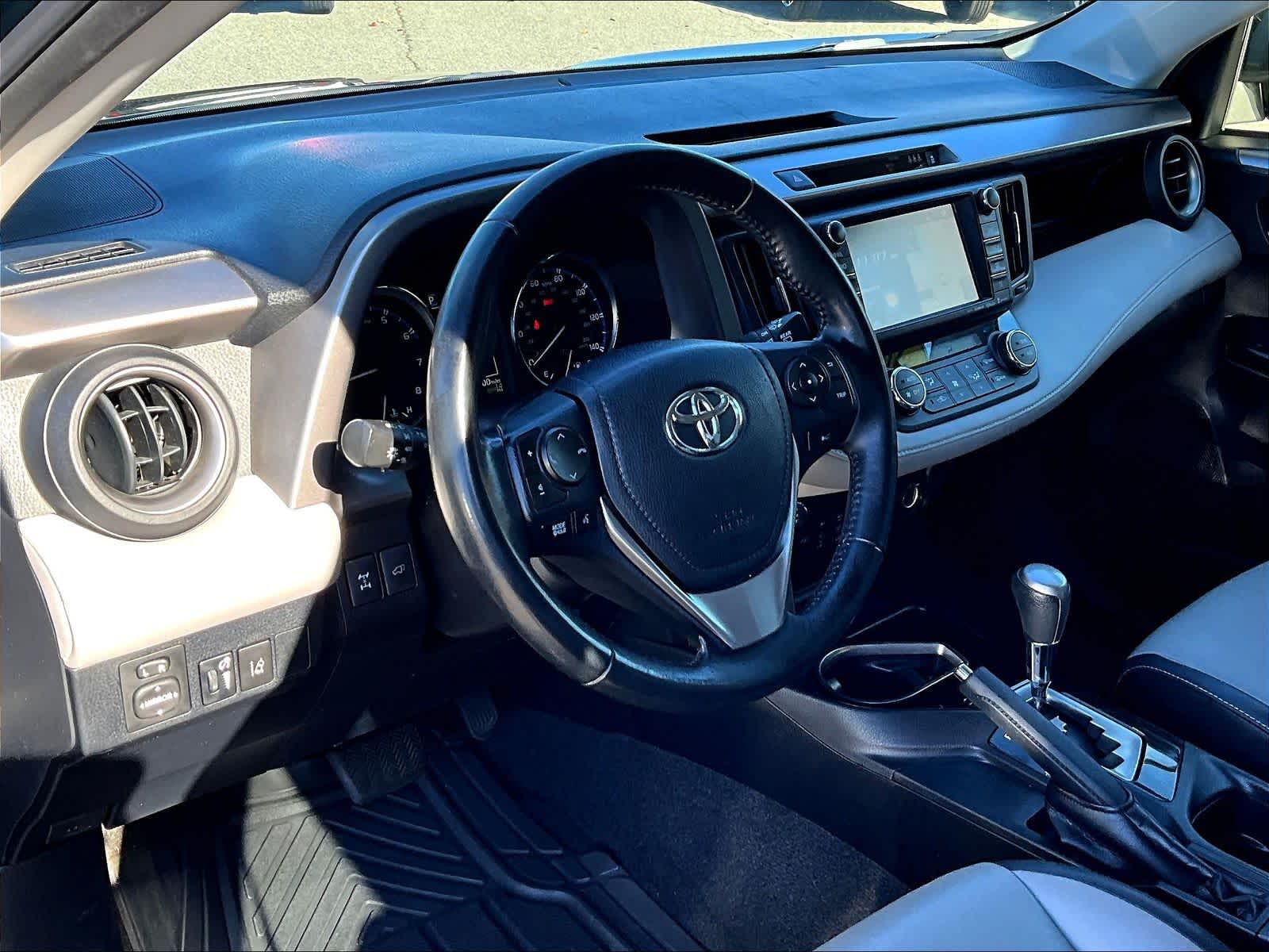 2018 Toyota RAV4 Limited - Photo 8