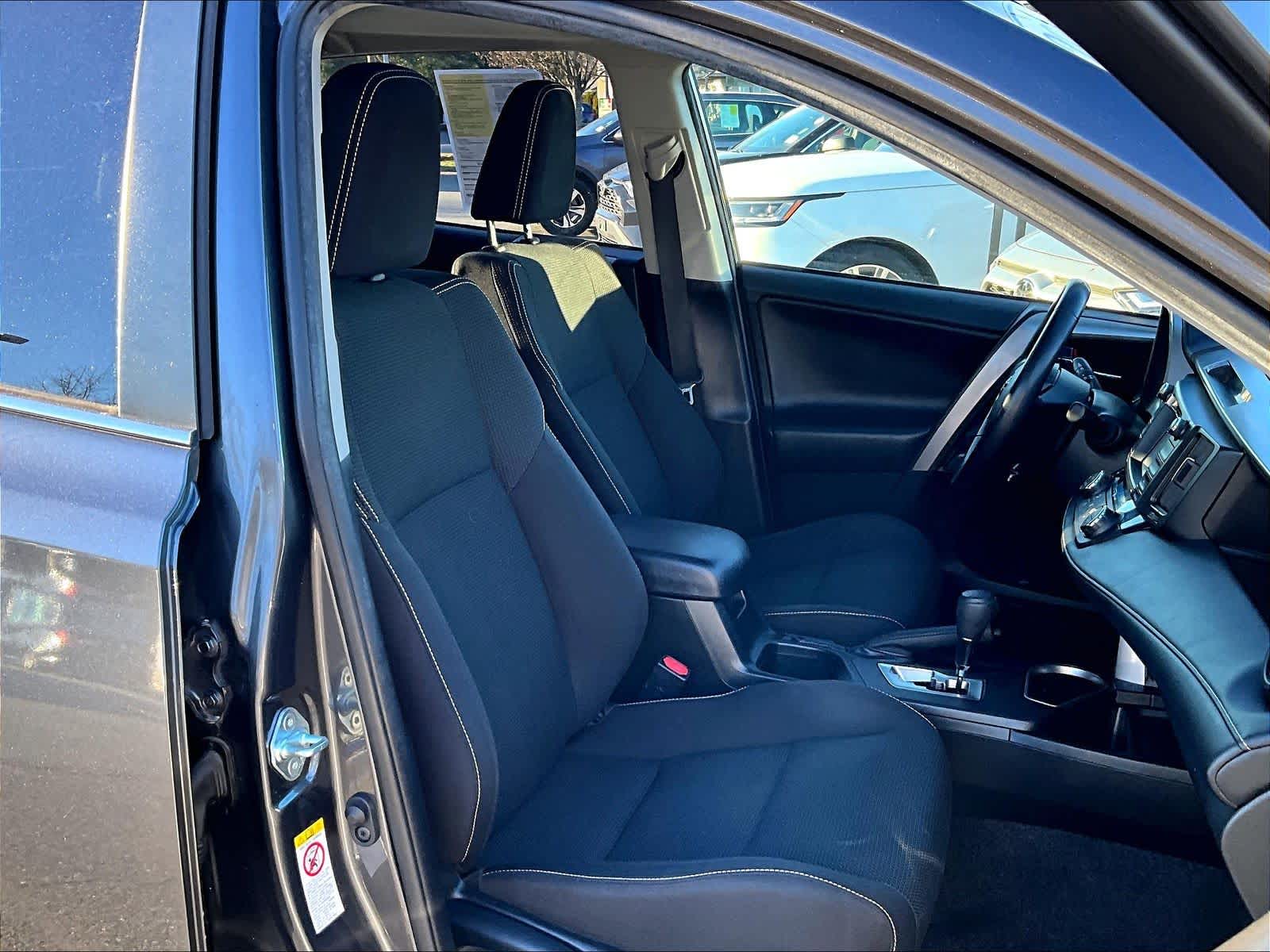 2018 Toyota RAV4 XLE - Photo 11