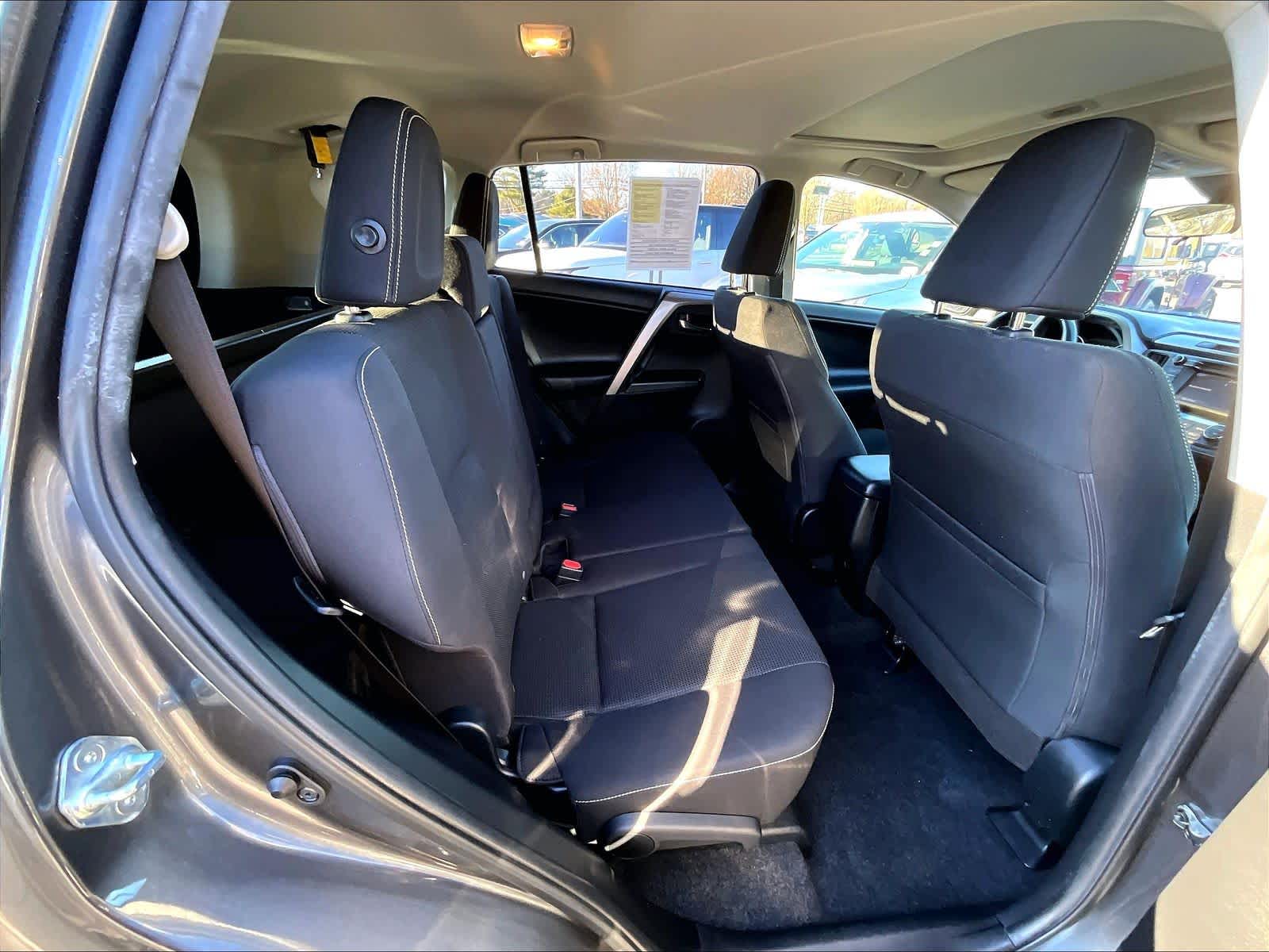 2018 Toyota RAV4 XLE - Photo 16