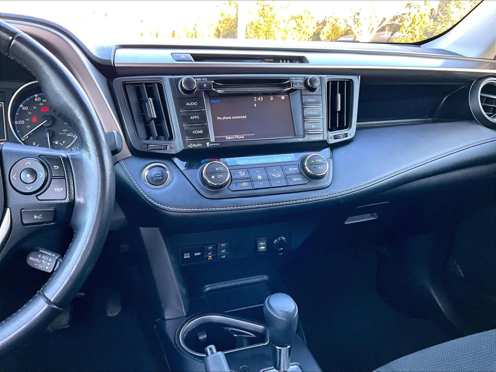 2018 Toyota RAV4 XLE - Photo 18