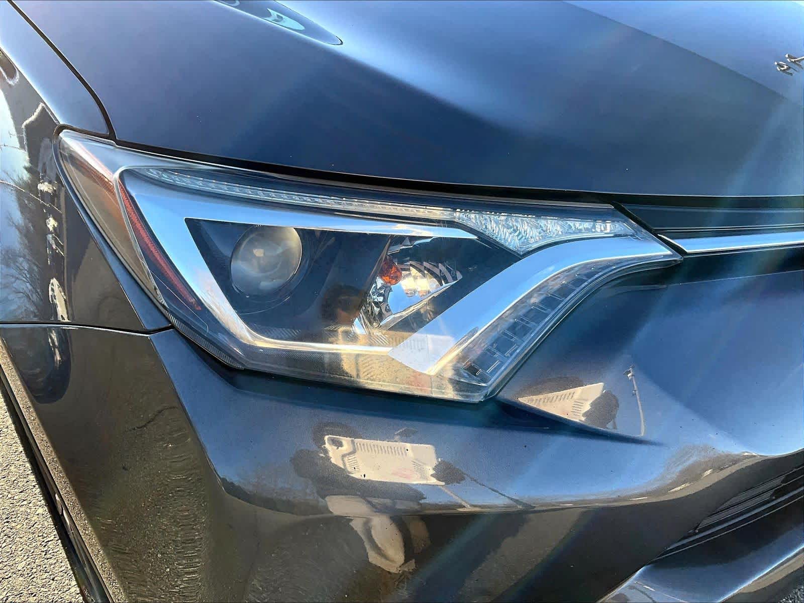 2018 Toyota RAV4 XLE - Photo 32