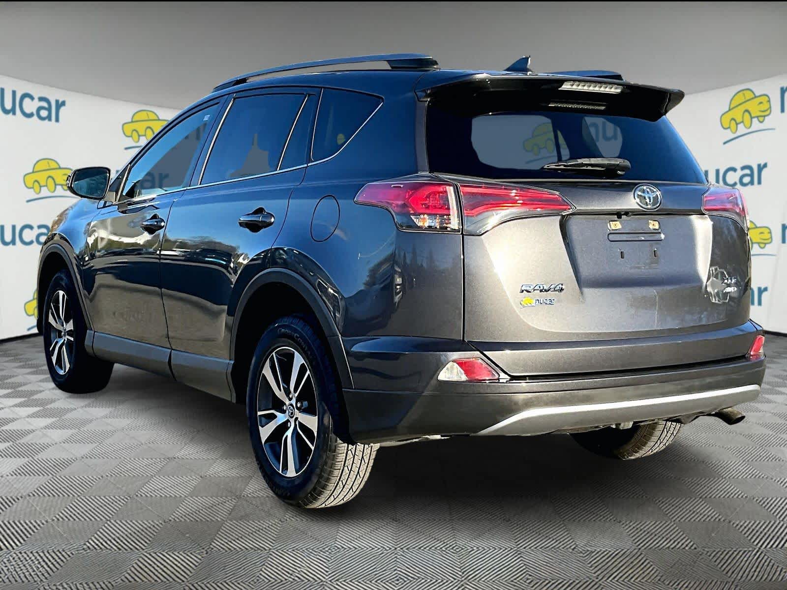 2018 Toyota RAV4 XLE - Photo 4