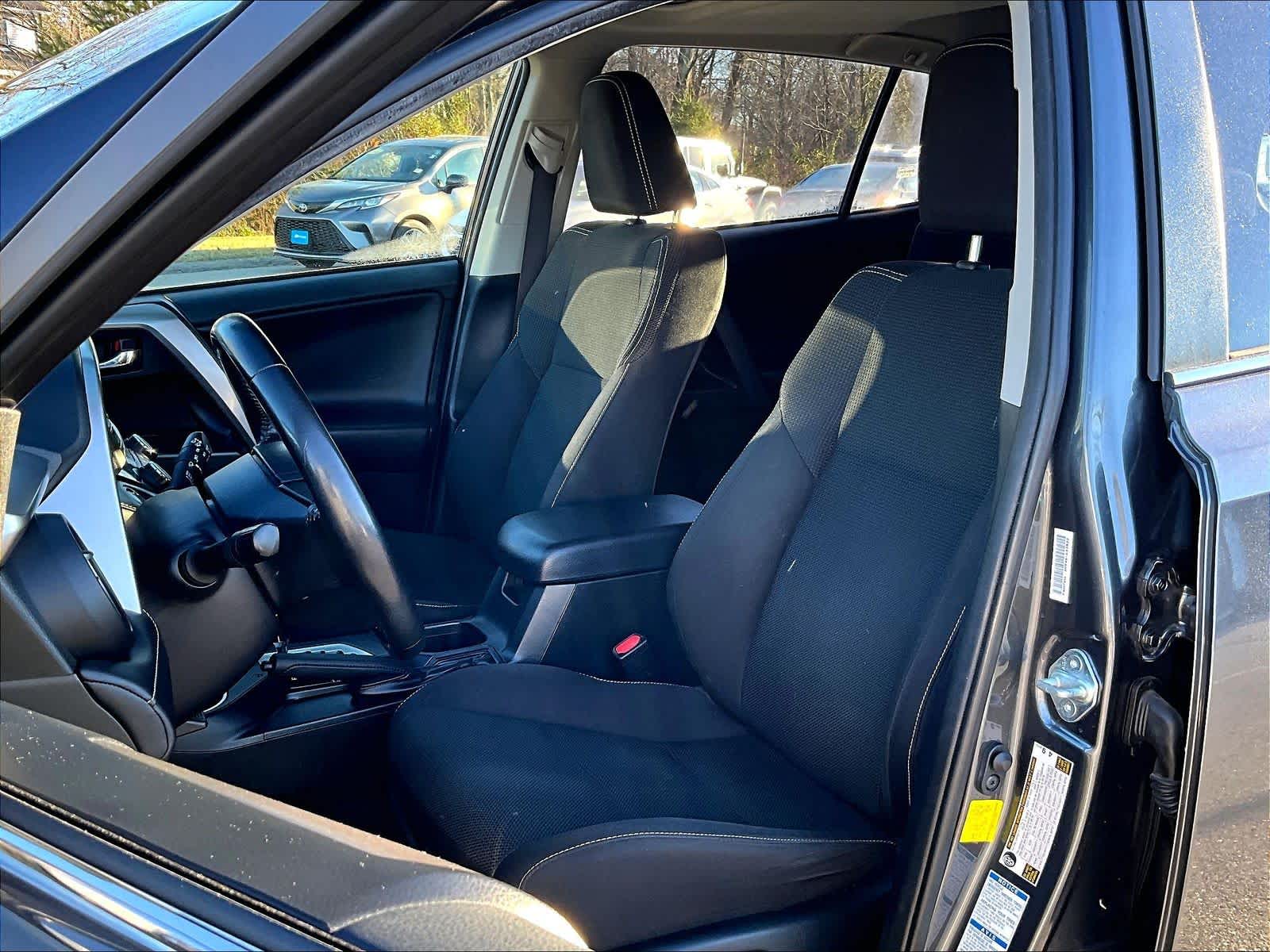 2018 Toyota RAV4 XLE - Photo 10