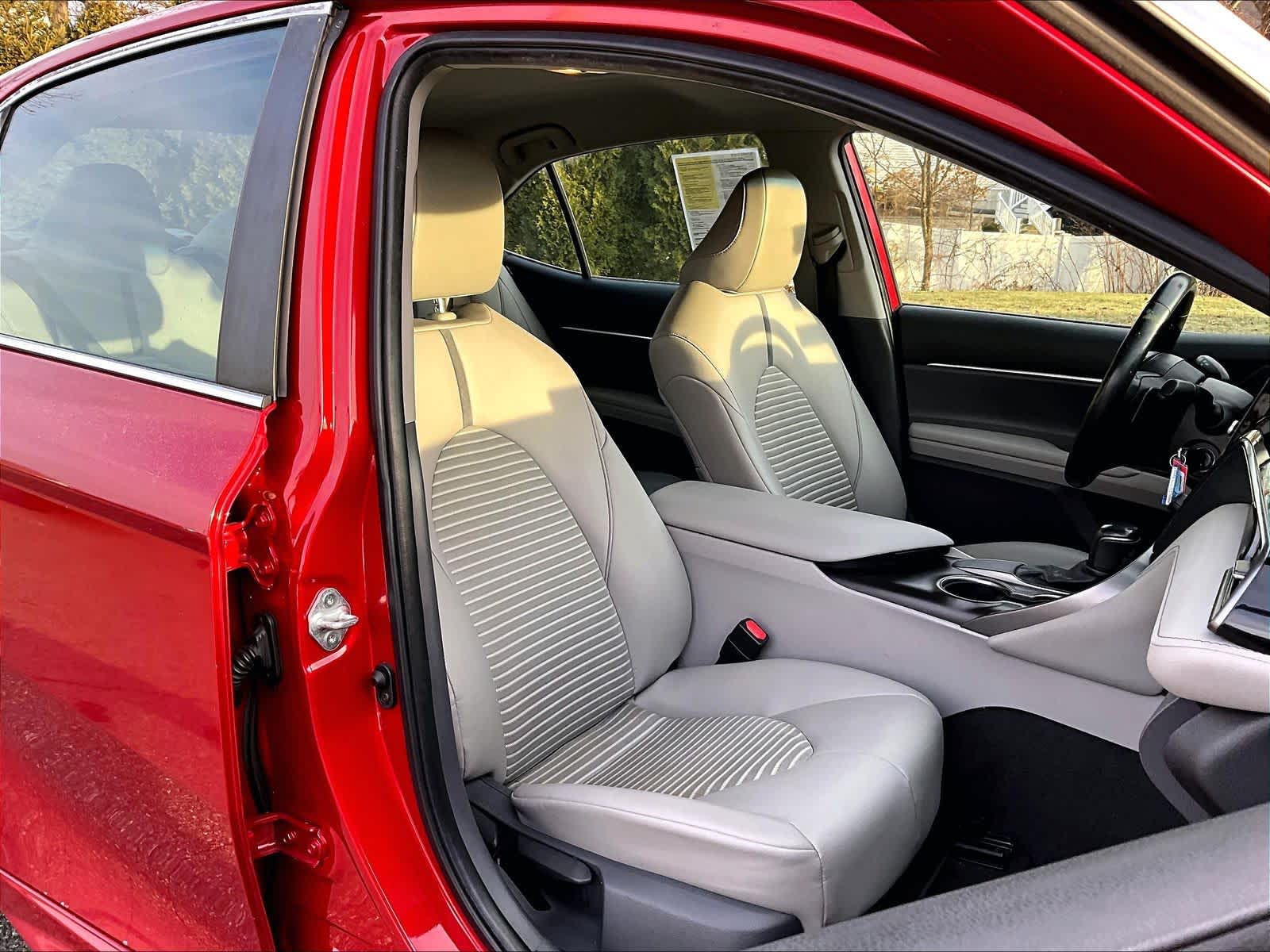 2021 Toyota Camry SE - Photo 11