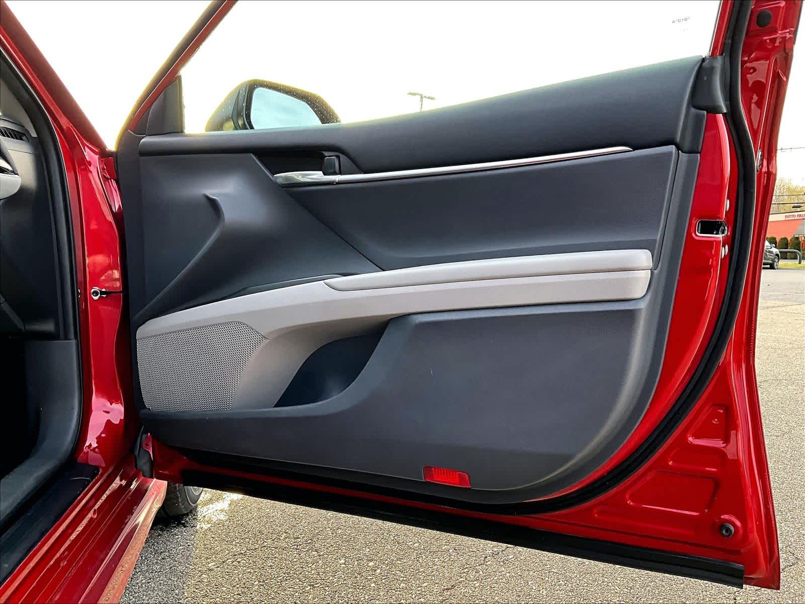 2021 Toyota Camry SE - Photo 12