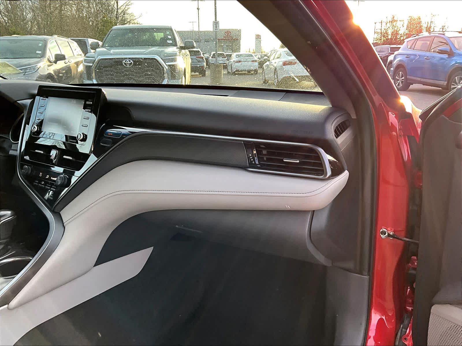 2021 Toyota Camry SE - Photo 13