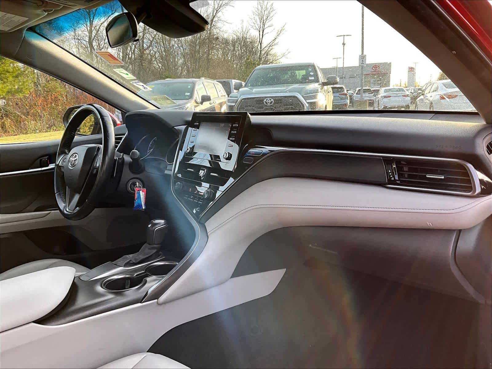 2021 Toyota Camry SE - Photo 14