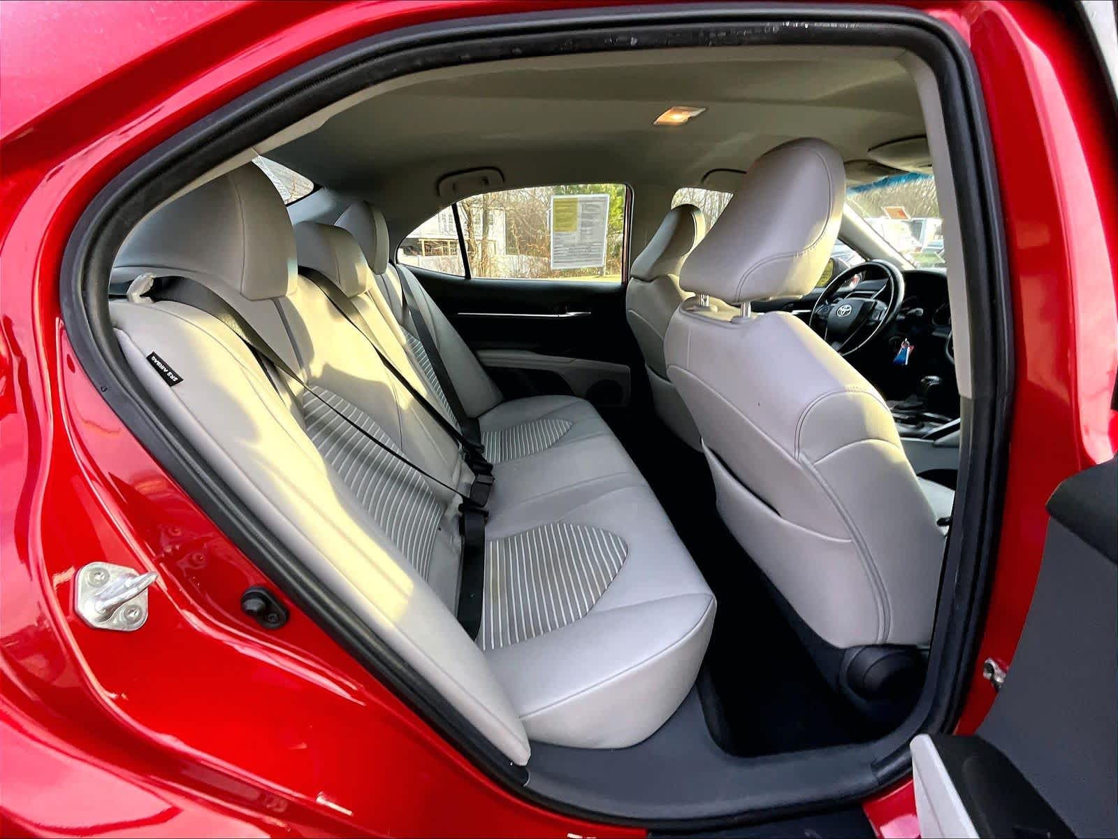 2021 Toyota Camry SE - Photo 16