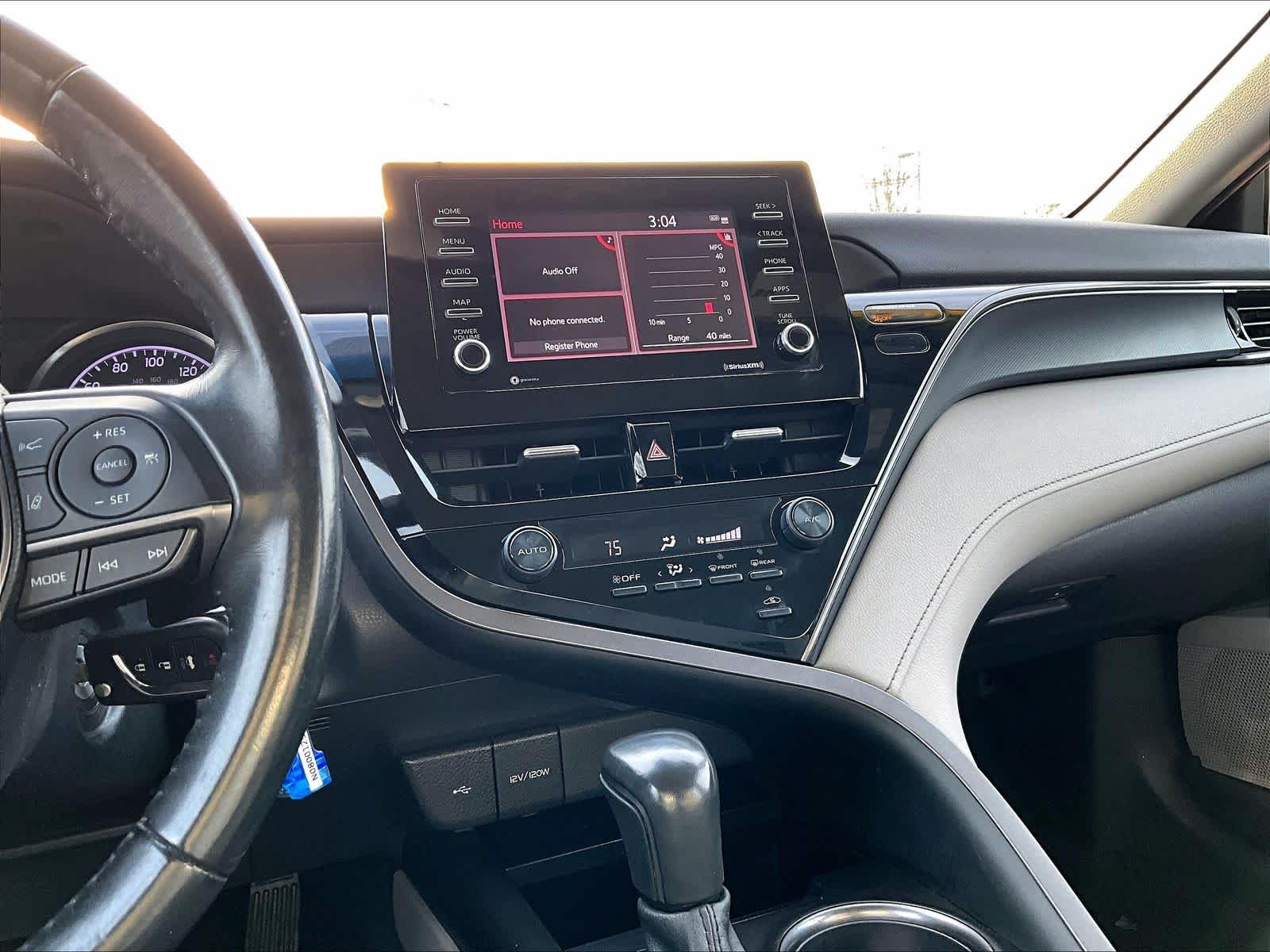 2021 Toyota Camry SE - Photo 18