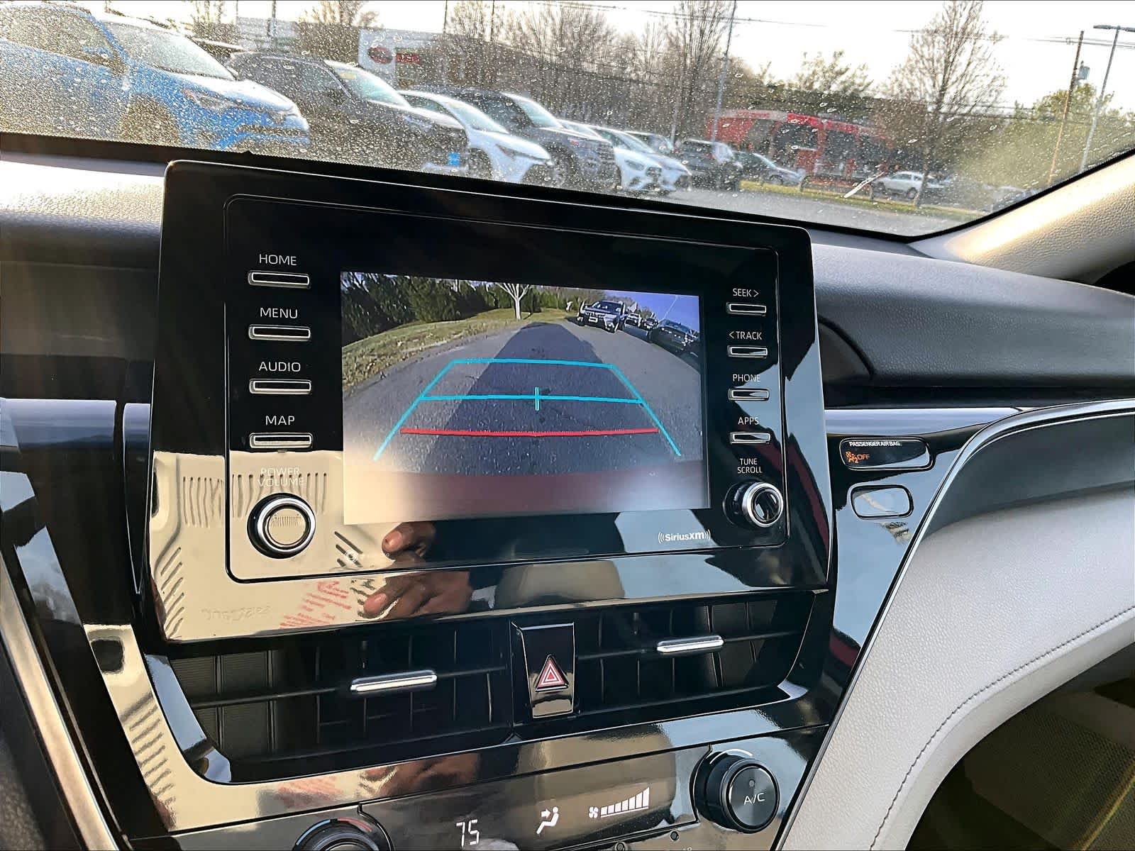 2021 Toyota Camry SE - Photo 19