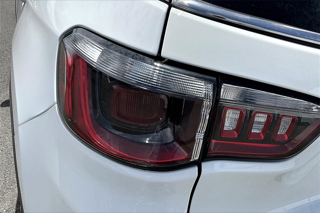 2022 Jeep Compass Latitude Lux - Photo 32