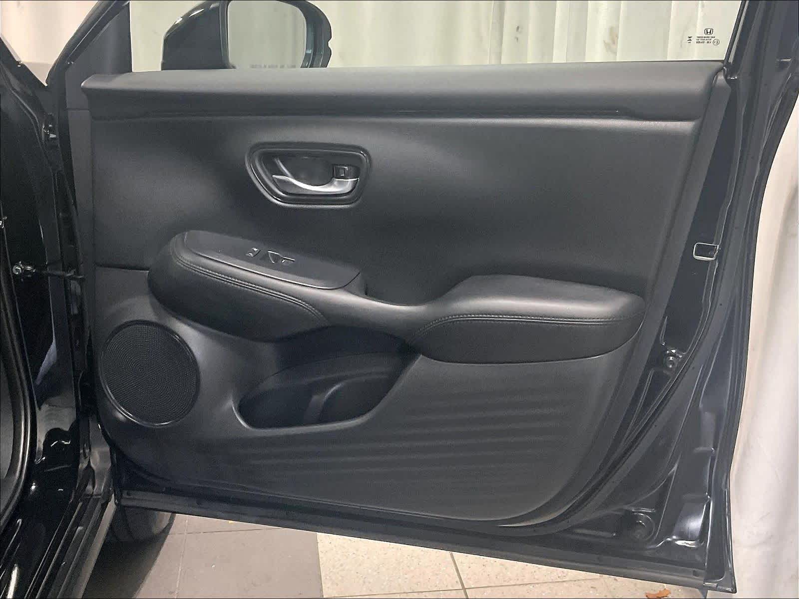 2025 Honda HR-V LX - Photo 12