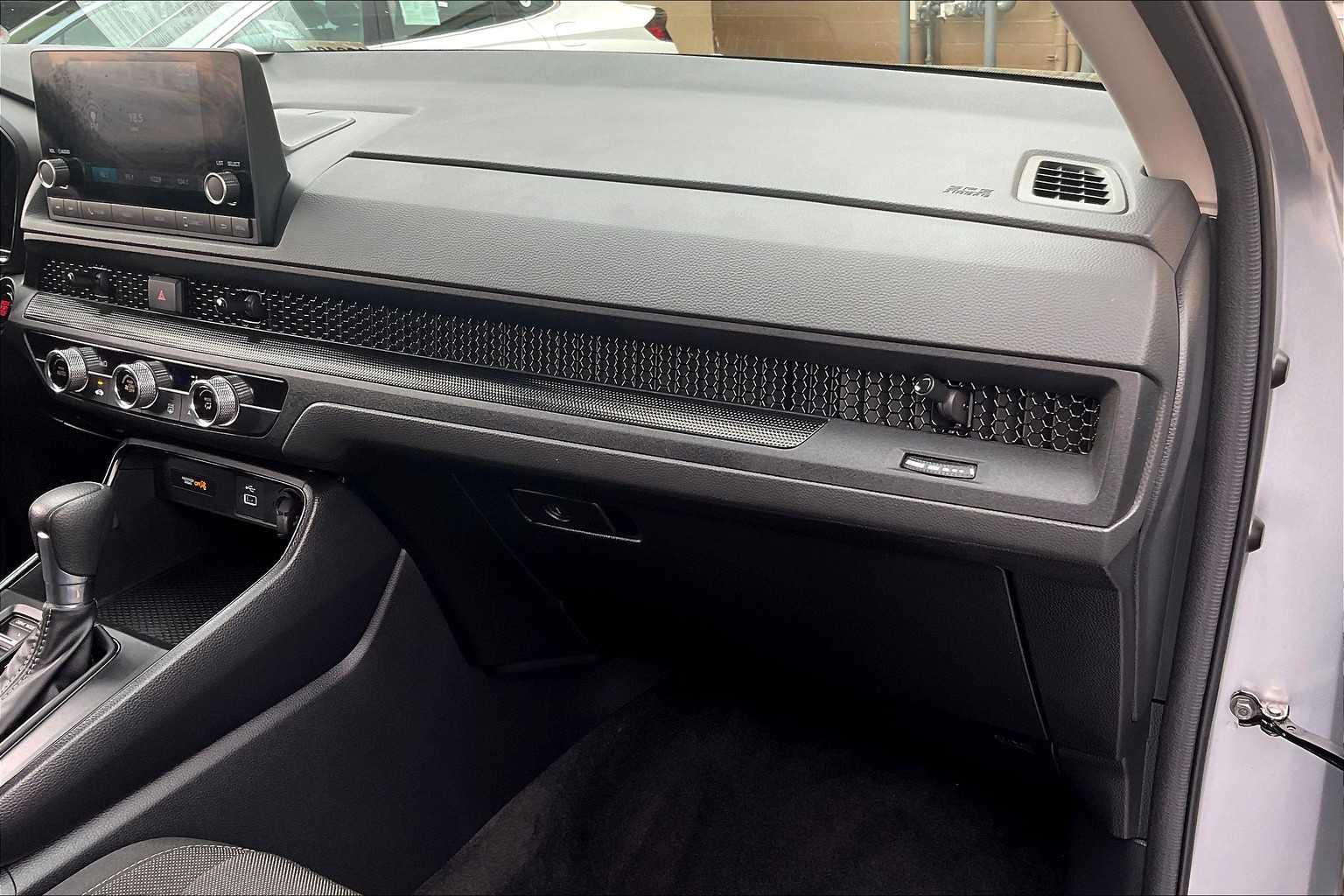 2024 Honda CR-V LX - Photo 13
