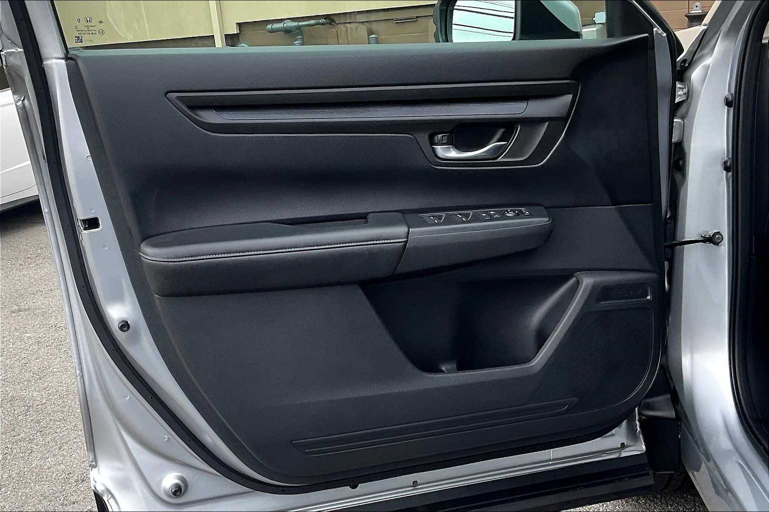 2024 Honda CR-V LX - Photo 9