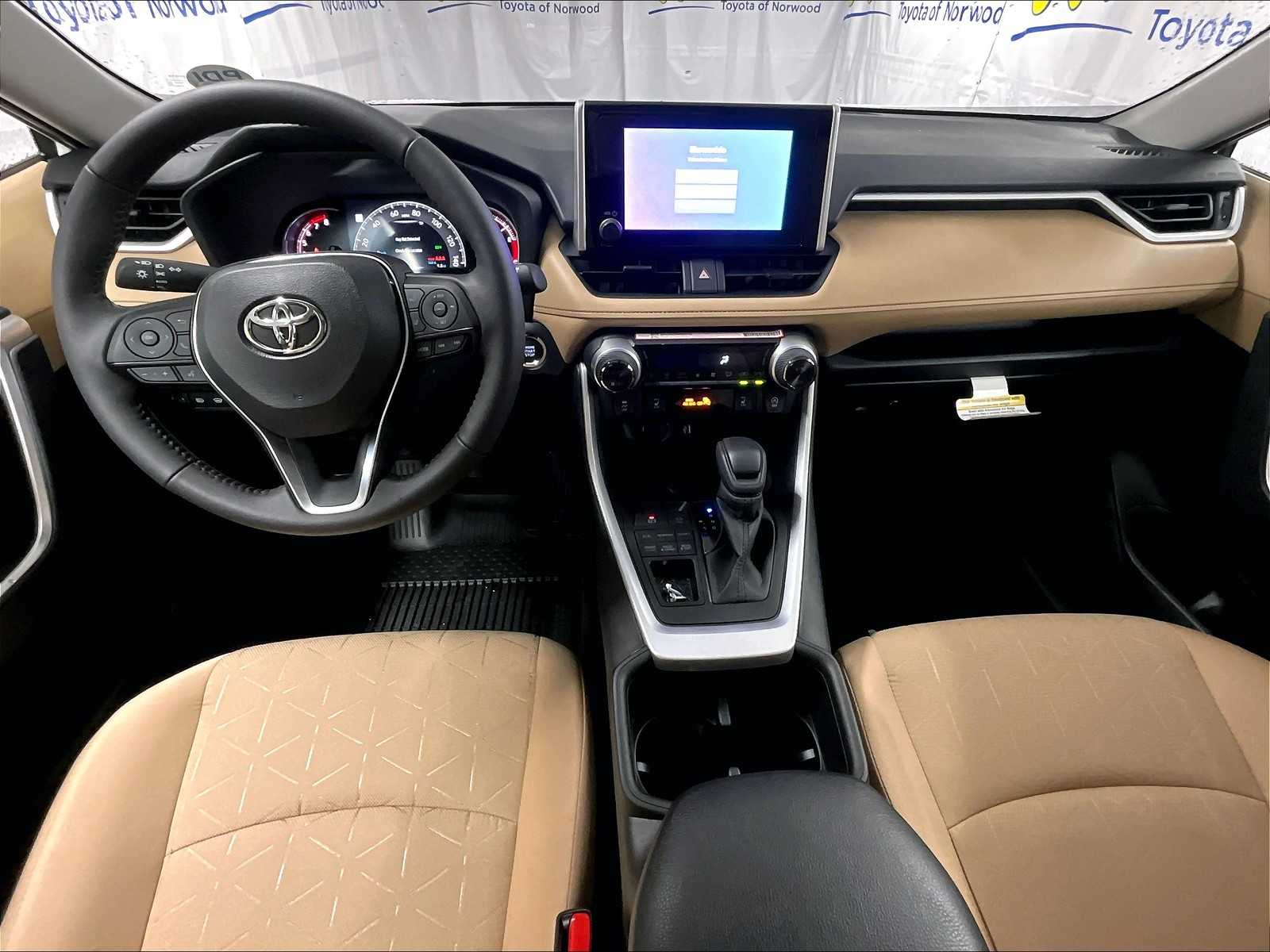 2025 Toyota RAV4 XLE - Photo 12