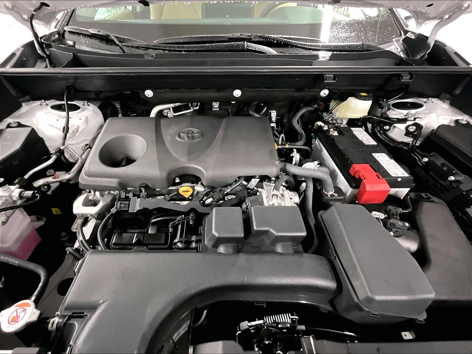 2025 Toyota RAV4 XLE - Photo 16