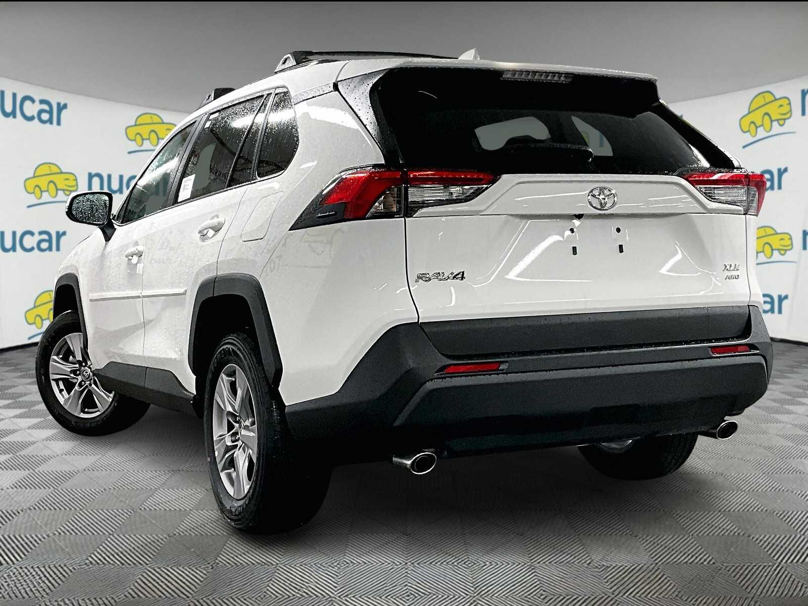 2025 Toyota RAV4 XLE - Photo 5