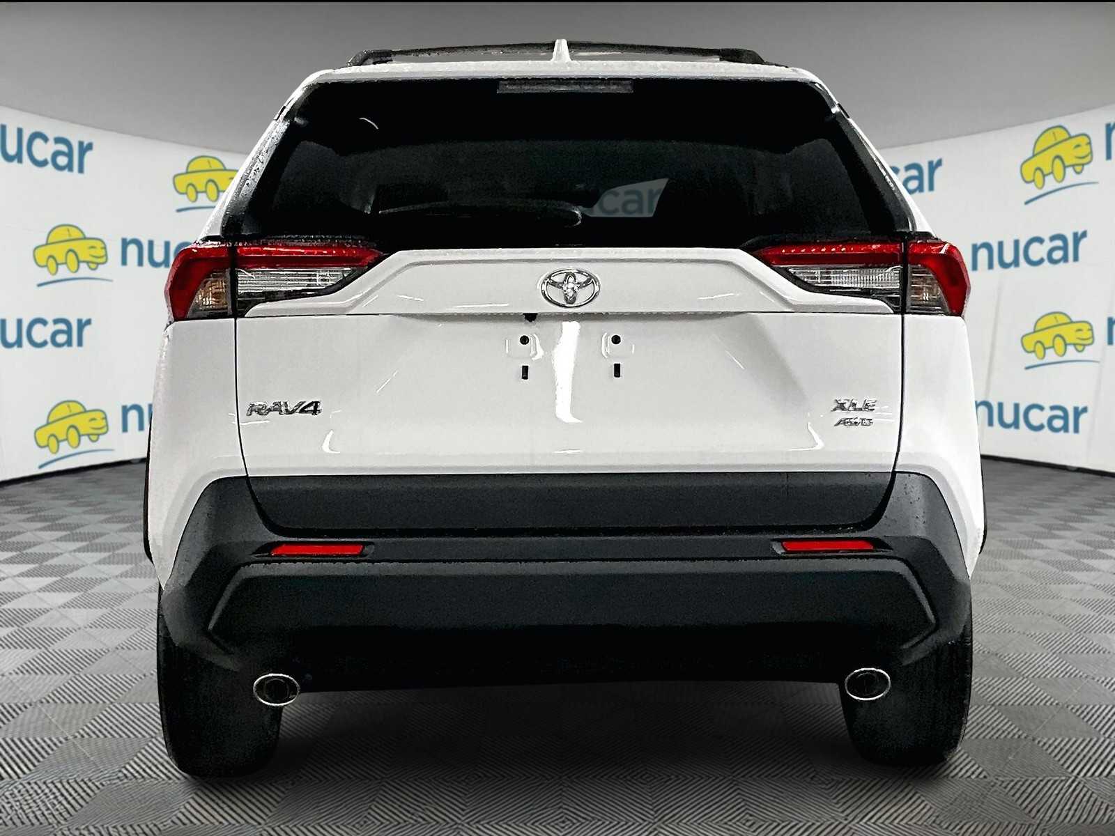 2025 Toyota RAV4 XLE - Photo 6