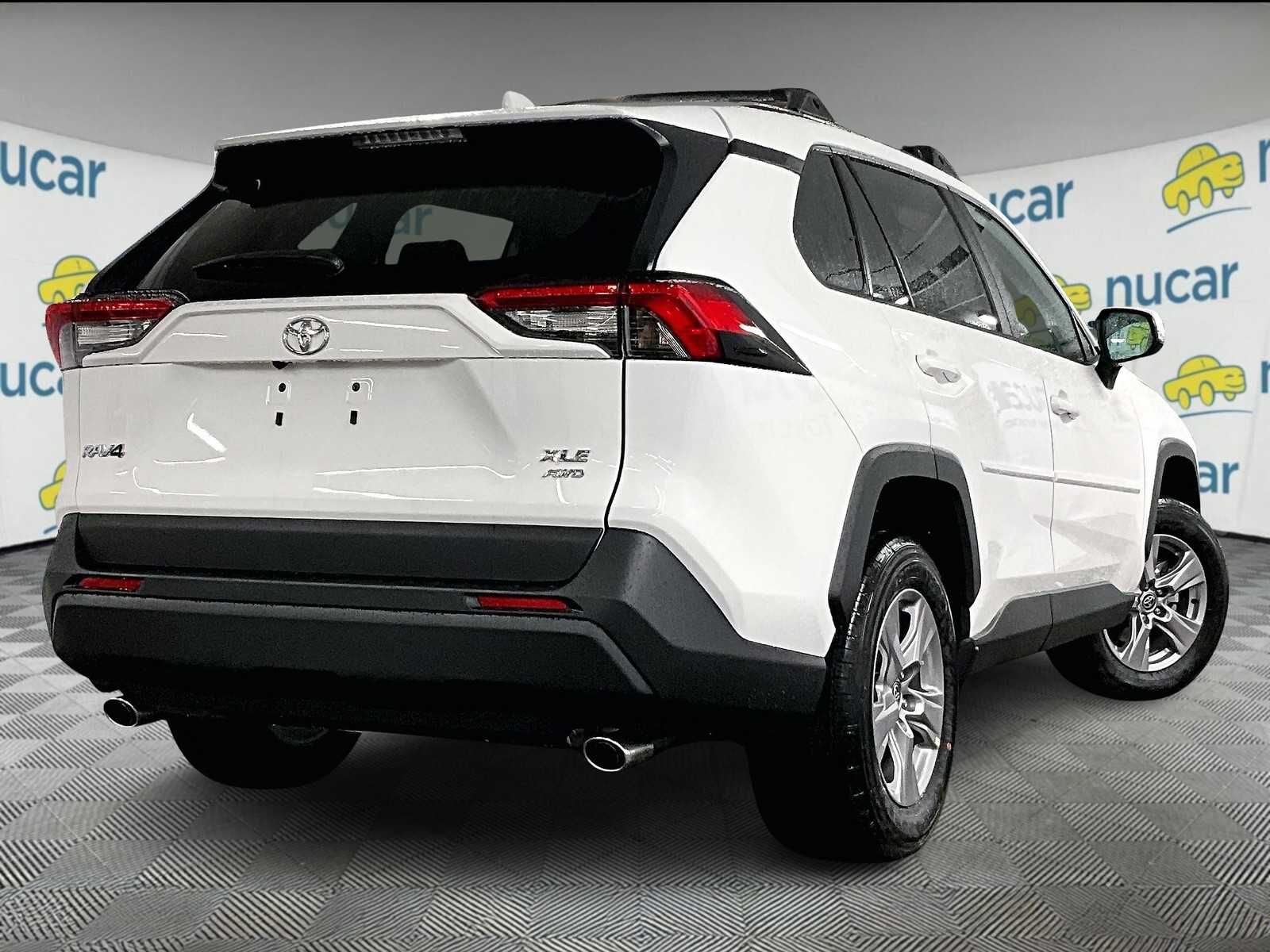 2025 Toyota RAV4 XLE - Photo 7