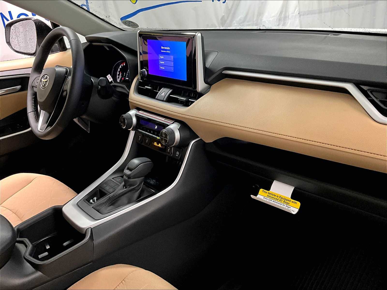 2025 Toyota RAV4 XLE - Photo 10