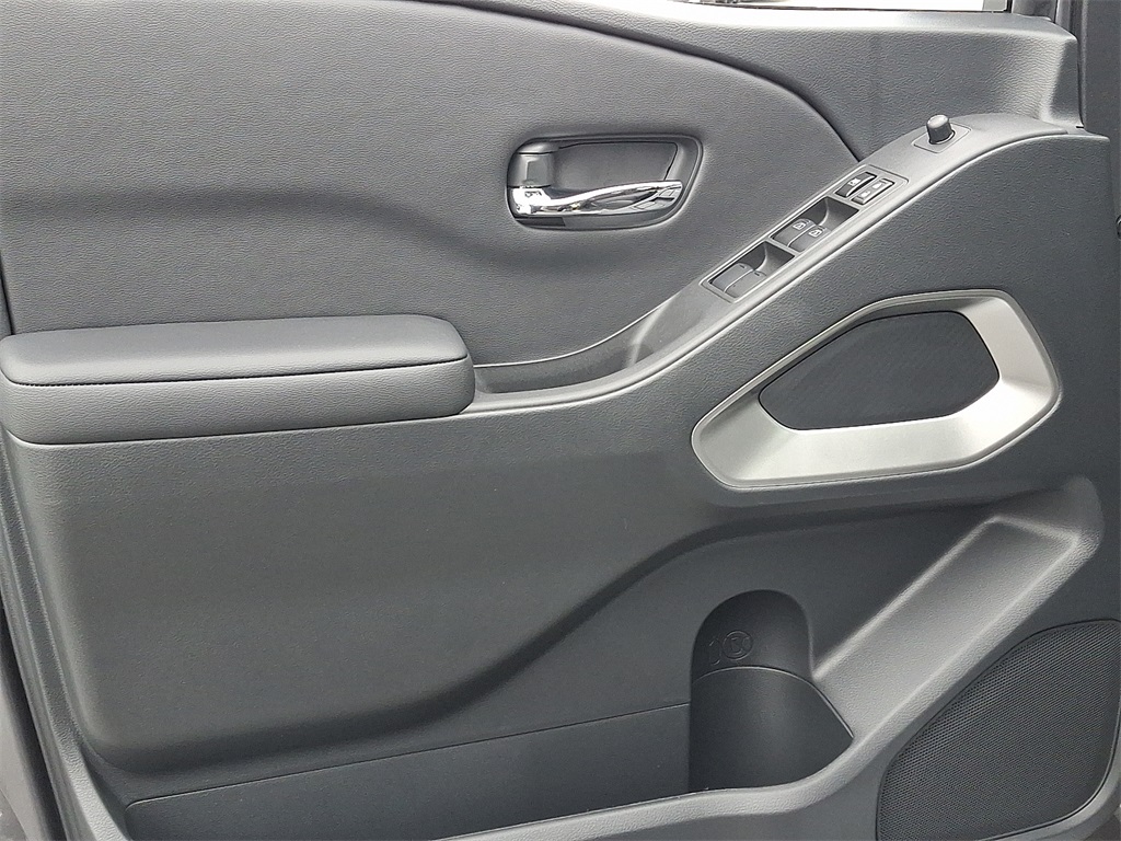 2026 Nissan Frontier SV - Photo 8