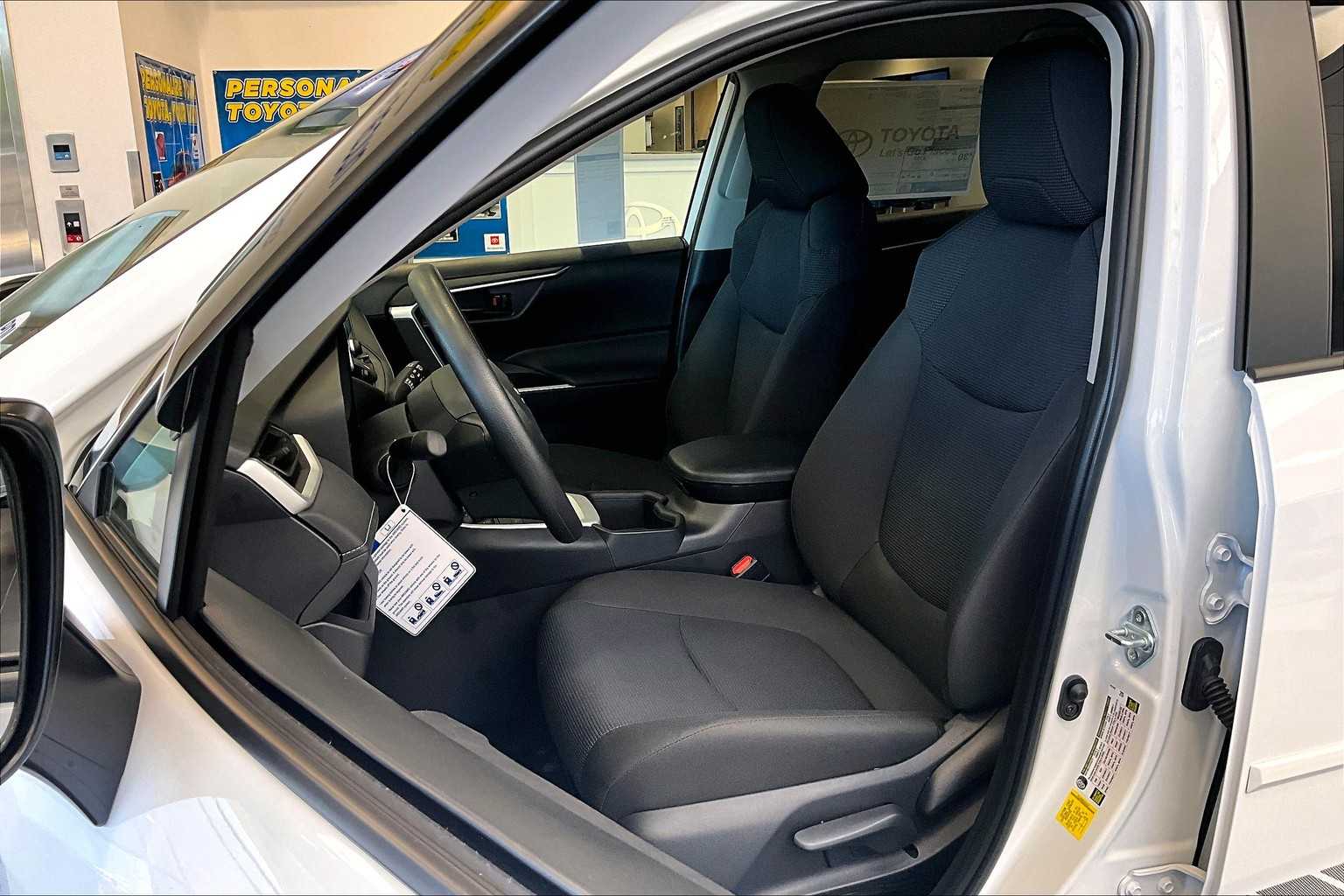 2025 Toyota RAV4 LE - Photo 11