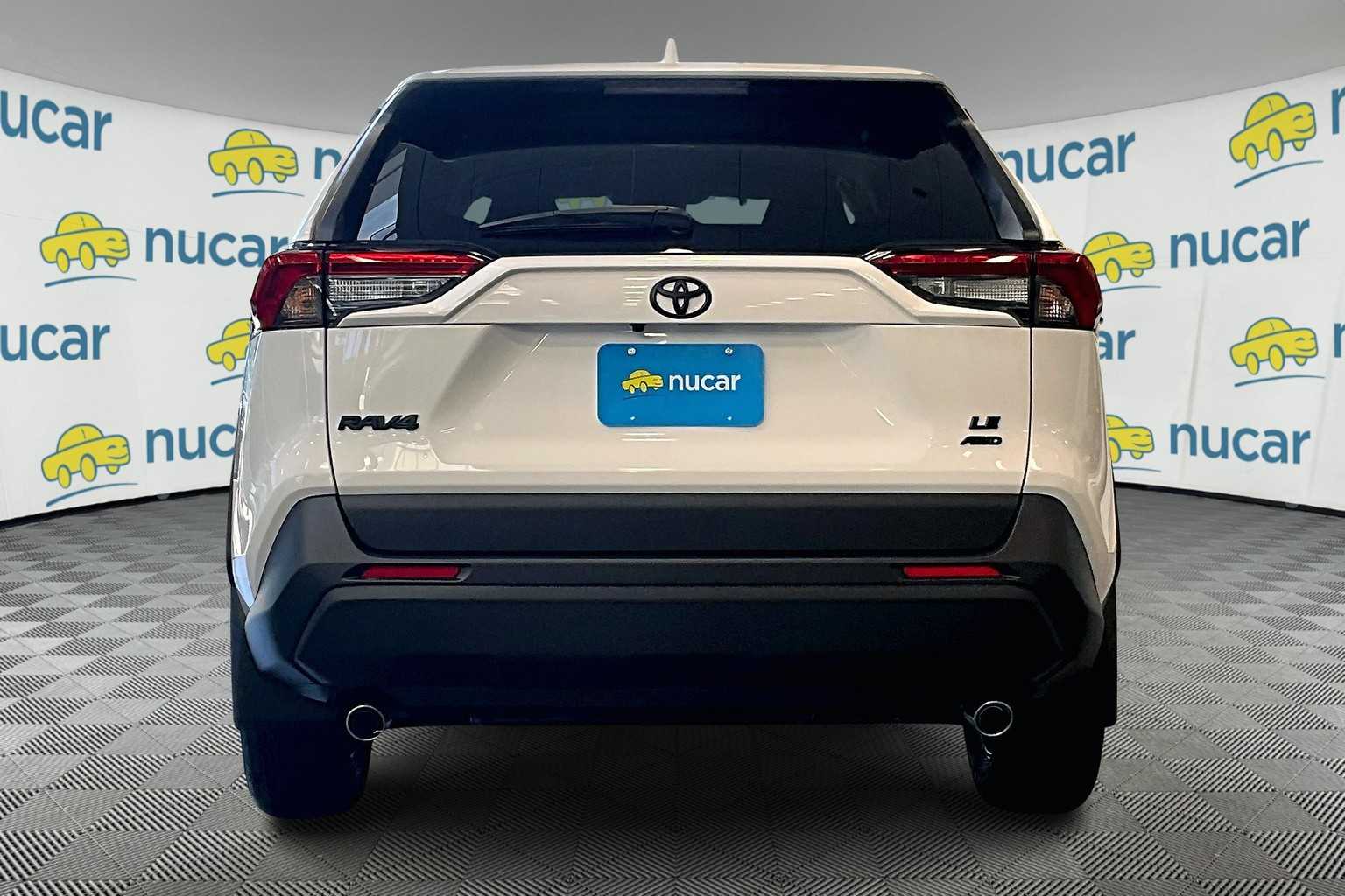2025 Toyota RAV4 LE - Photo 6